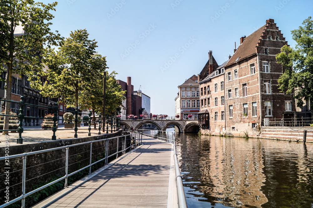 Naklejka premium En me baladant à Malines