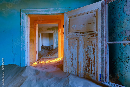 Fototapeta Naklejka Na Ścianę i Meble -  Sand has invaded and taken over these rooms in Kolmanskoppe