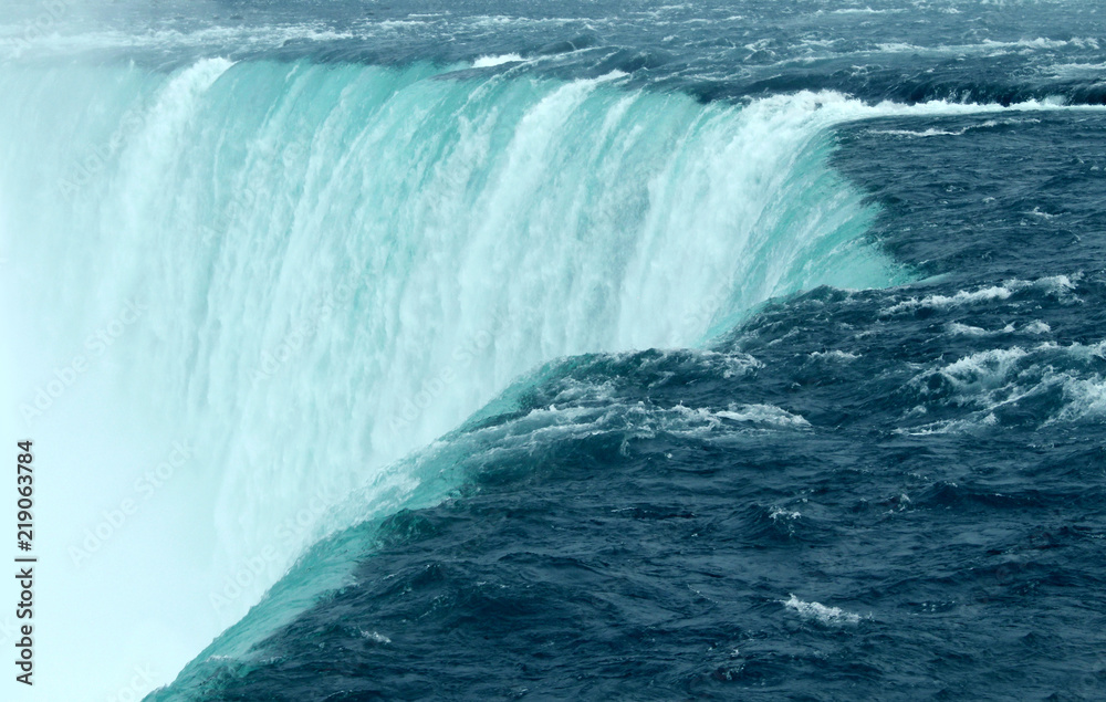 Fototapeta premium Niagara Falls Close Up