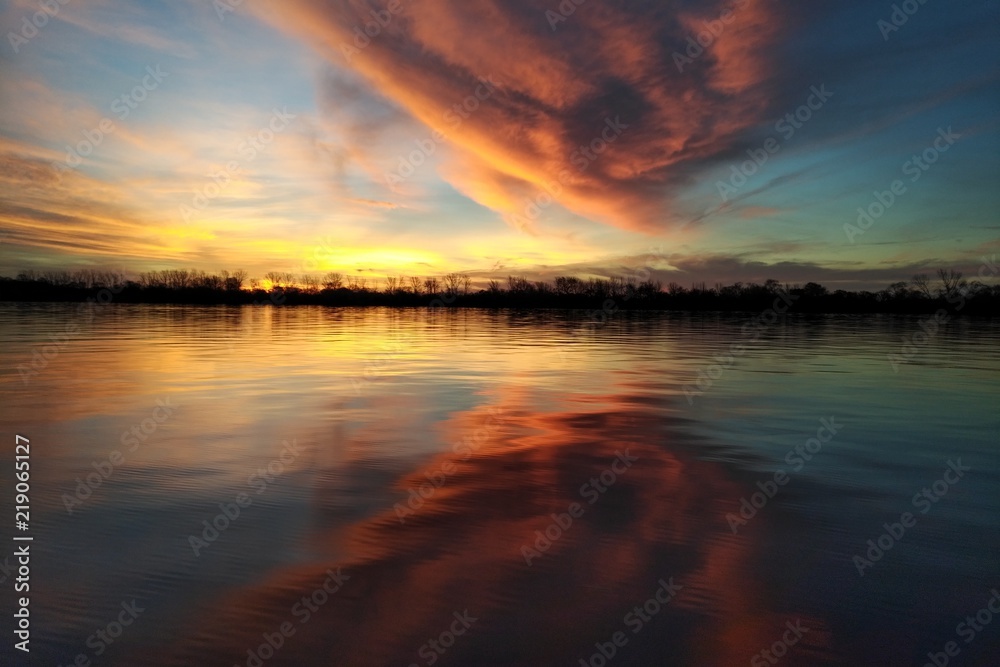 Atardecer en el rio