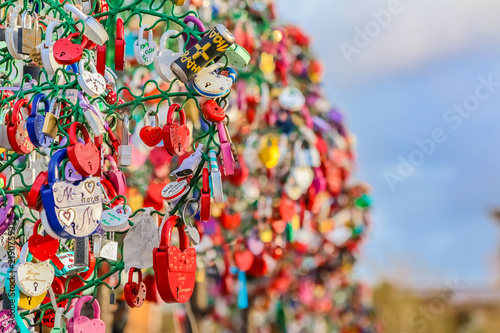 Obraz na plátně Love locks symbolizing  marriage and engagement