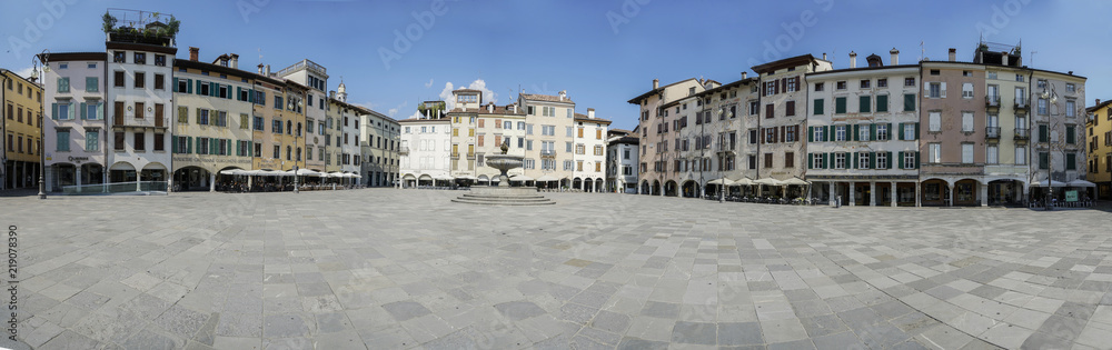 A panoramic view of Matteotti Square in Udine, Italy