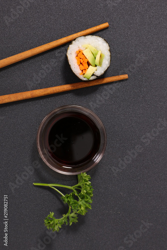 maki sushi and soy sauce