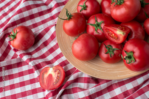 Fresh tomatoes in the bowl.