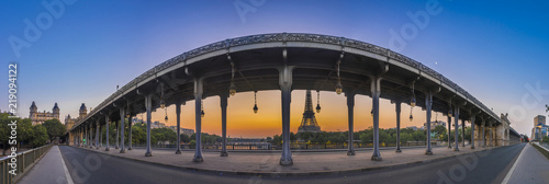 Pont Bir-Hakeim at sunrise panoramma photo