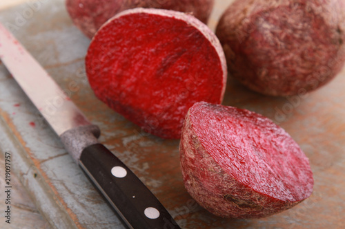 preparing fresh beetroot