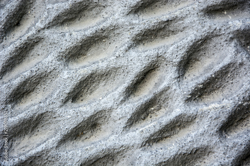The texture of the recesses in the wall