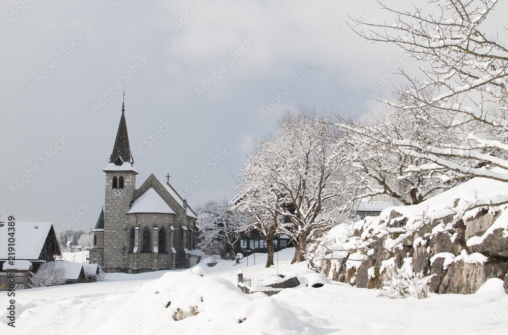 Kirche von Grundlsee im Winter