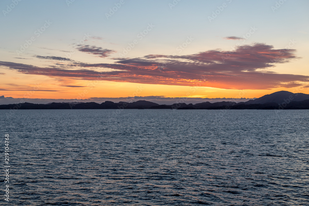 Sonnenuntergang in den Fjorden Norwegens