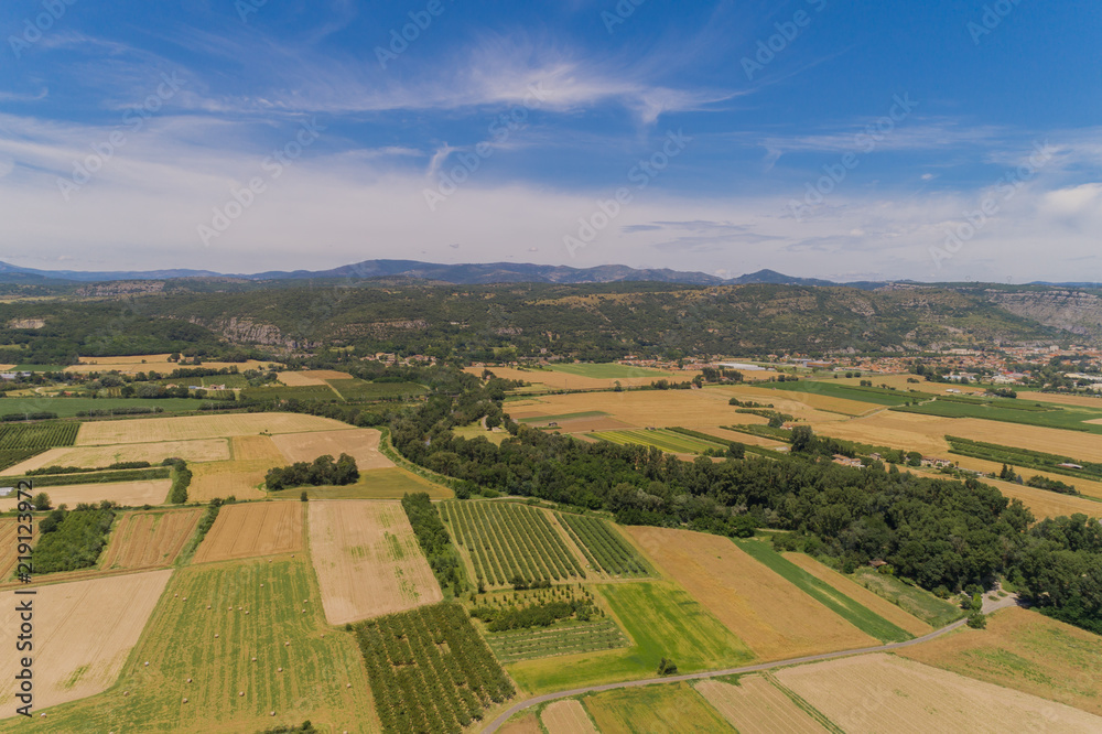 Luftbild Getreidefelder unfd Obstplantagen im Rhonetal