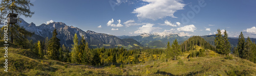 Alpenpanorama. Landscape in the Alps. Berglanschaft im Sommer.