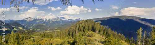 Alpenpanorama. Landscape in the Alps. Berglanschaft im Sommer.