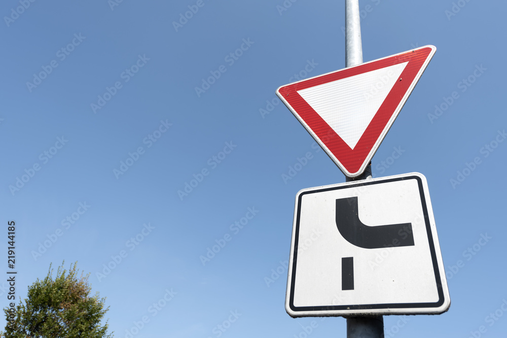 Verkehrszeichen Vorfahrt gewähren abknickende Vorfahrt Stock Photo Adobe Stock Verkehrszeichen Vorfahrt gewähren abknickende Vorfahrt Stock Photo Adobe Stock