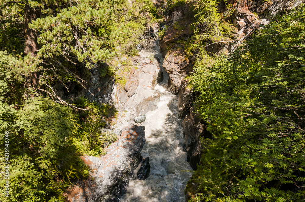 Zermatt, Gornerschlucht, Schlucht, Bergbach, Gletscherwasser, Wallis, Walliser Berge, Alpen, Wanderweg, Wald, Sommer, Schweiz