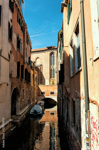 Little canal in the medieval center of Venice © Sergio Pazzano