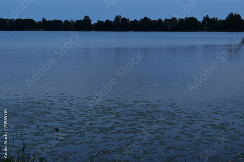 Fototapeta Naklejka Na Ścianę i Meble -  piękny zmierzch nad jeziorem