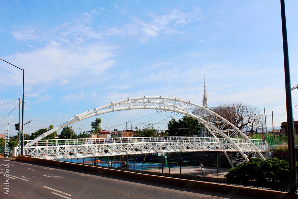 Obraz premium Puente peatonal