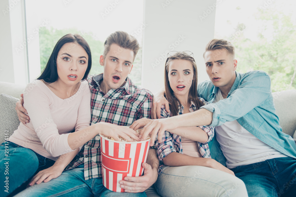 Naklejka premium Exciting plot Group of four guys sit at home, hold bucket of sw