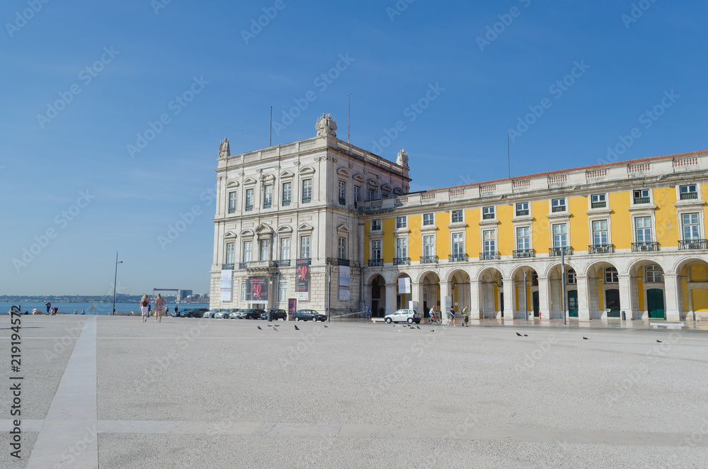 Praça do Comecio en la orilla del rio Tejo, Lisboa.