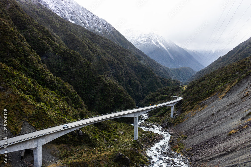 Fototapeta premium road leading to mountains