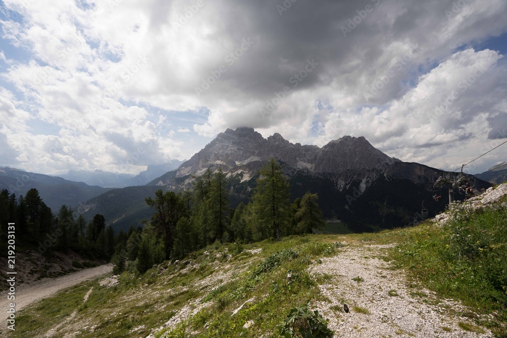 Fototapeta premium Montañas Dolomitas