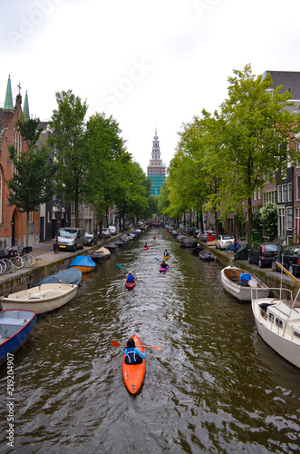 Kayak sur le canal, Amsterdam, Pays-Bas