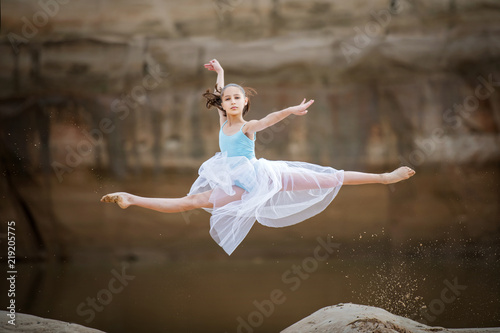 Балерина в прыжке