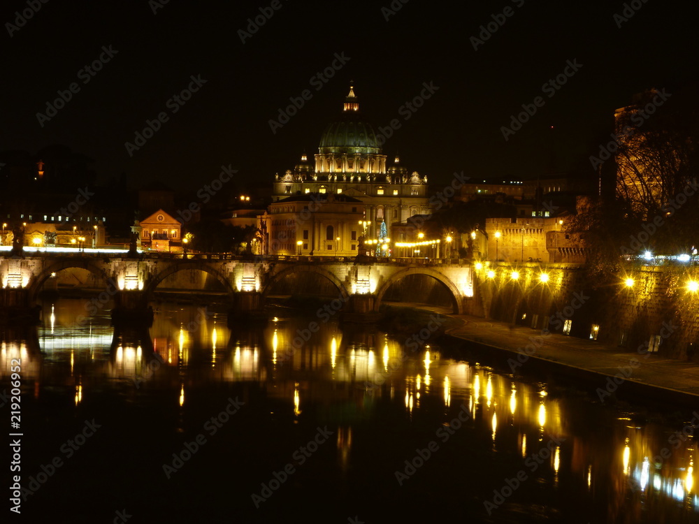 Rome se reflète sur le Tibre, Italie