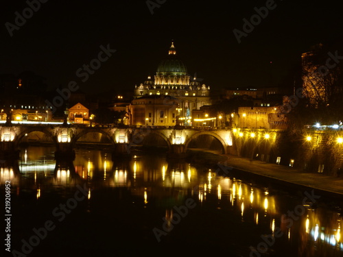 Rome se reflète sur le Tibre, Italie © Geoffroy