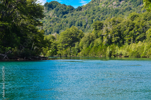 PAISAJE PATAGONICO, LAGO EN LA PATAGONIA