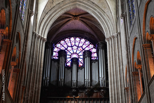 Innenansicht mit Orgel und Fensterrose, Notre Dame de Paris, Paris, Frankreich, Europa