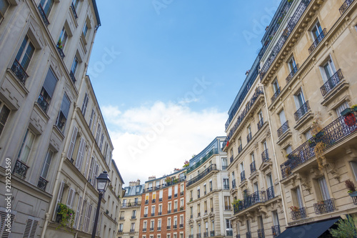 Fototapeta Naklejka Na Ścianę i Meble -  Facades in Paris, France.