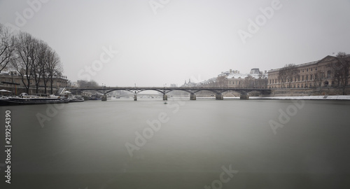 Paris et les quais des seine sous la neige © Casseb