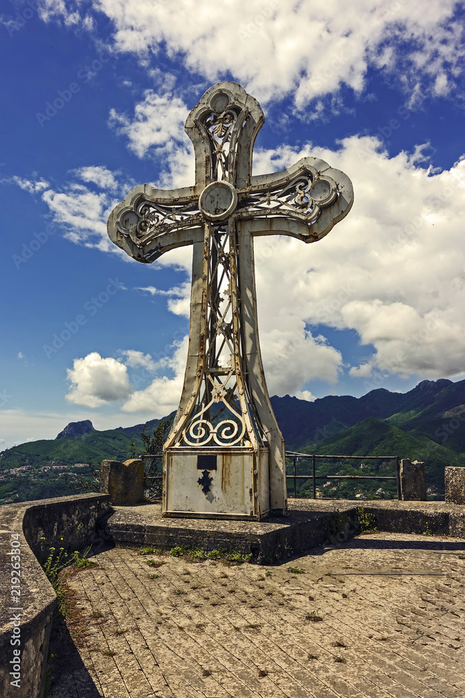 Foto Stock la Croce di Monte Castello a Cava de' Tirreni | Adobe Stock