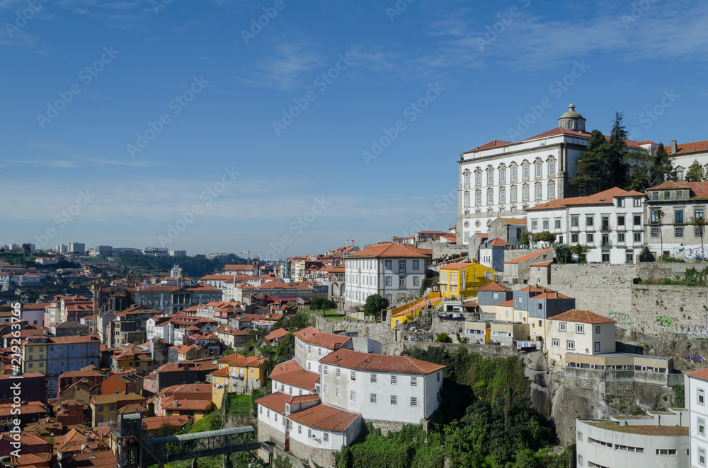 A Ribeira, barrio típico de Oporto. Portugal