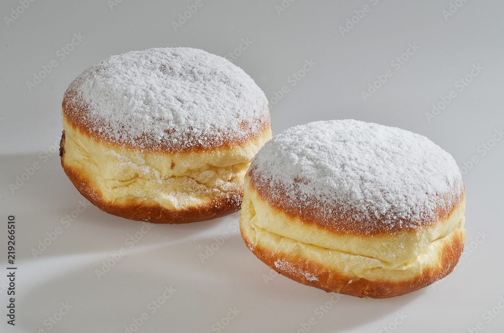 Berliner, Krapfen mit Puderzucker Berliner, Krapfen mit Puderzucker
