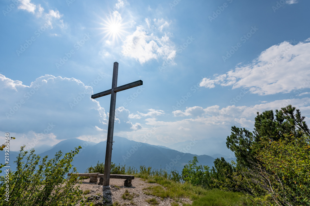 Gipfelkreuz Croce del Chegul nahe Trient (Trento) in Italien Gipfelkreuz Croce del Chegul nahe Trient (Trento) in Italien
