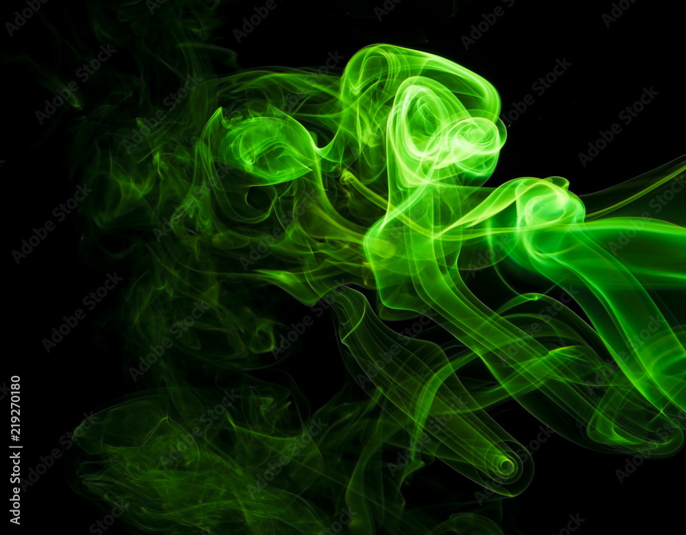 Obraz premium Green smoke on black background