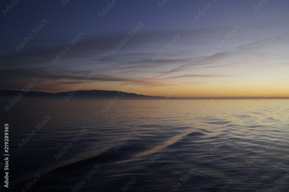 Sonnenaufgang auf dem Meer vor Spanien