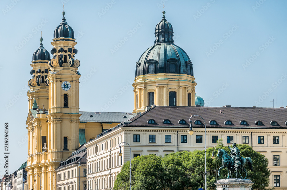 Obraz premium theatiner church and feldherrnhalle in munich
