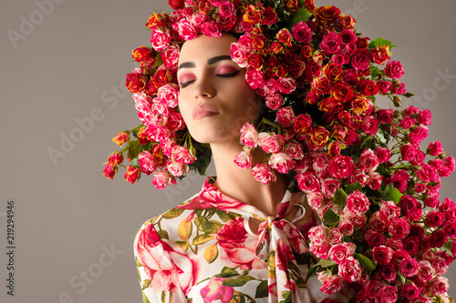 Fototapeta Naklejka Na Ścianę i Meble -  luxurious woman with red roses flower, fashionable hairstyle