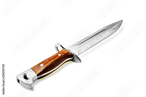 Foto vintage combat knife bayonet isolated on white background.