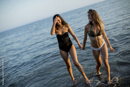 Pretty young women having f...