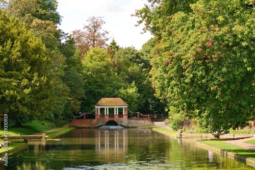 Schilderij op canvas Oriental bridge structure, over river Dour in Russel gardens in Kent UK