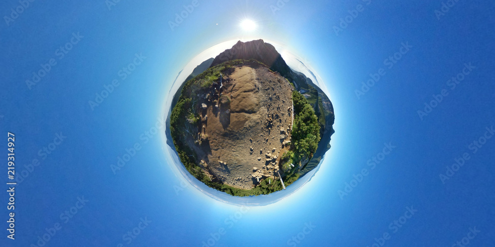 Fototapeta premium 八ヶ岳の一つ天狗岳山頂の景色_Tiny Planet
