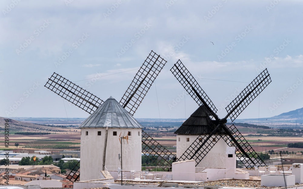 Molinos de viento manchegos en Campo de Criptana. Castilla La Mancha. España.