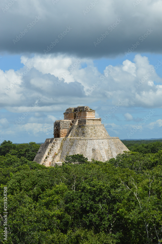 Maya-Stätte Uxmal; Pyramide des Zauberers; Mexiko