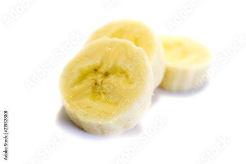 Bananen scheibe stücke stück isoliert freigestellt auf weißen Hintergrund, Freisteller