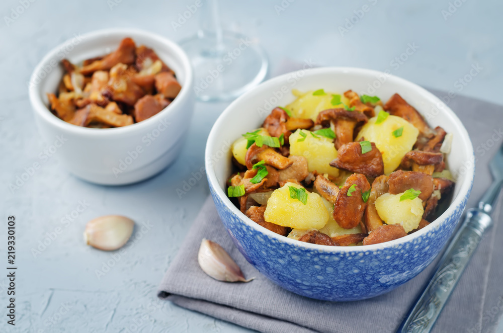 Chanterelle onion fried potatoes in a bowl Chanterelle onion fried potatoes in a bowl