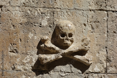 Totenkopf bei Iglesia de Santo Domingo